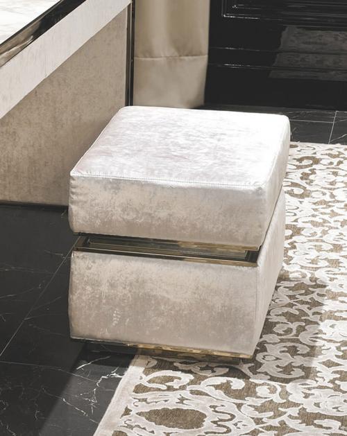 Aurelia Comfort Pouffe