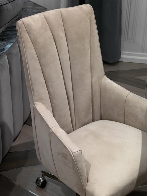 The Windsor Signature Chair