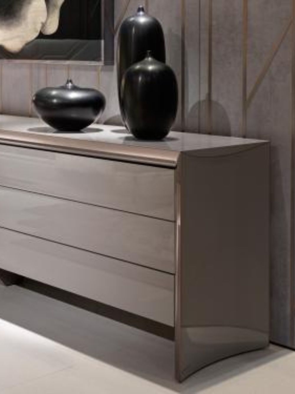 HAMILTON CHEST OF DRAWERS